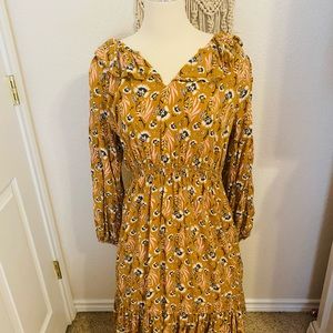 STUNNING 🤩🤩Universal Thread Dress- Yellow Floral
Long Sleeve Ruffle Collar